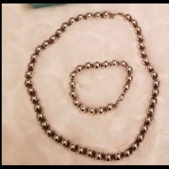 AUTHENTIC TIFFANY AND CO GRADUATION MEDIUM BEAD NECKLACE - Picture 2 of 3